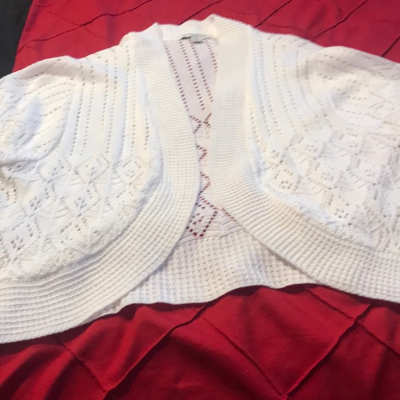 Like New! White short cardigan - Picture 3 of 3